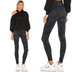 Spanx Revolve Camo Leggings High Rise Black Size Medium‎ Look At  Me Now Pants M